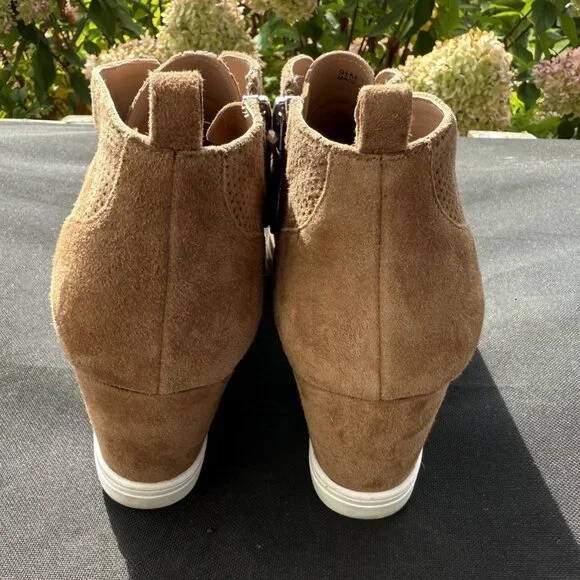 Linea Paolo Women's Felicia Tan Suede Perforated Side Zip Wedge Sneakers 9.5M - Picture 3 of 7